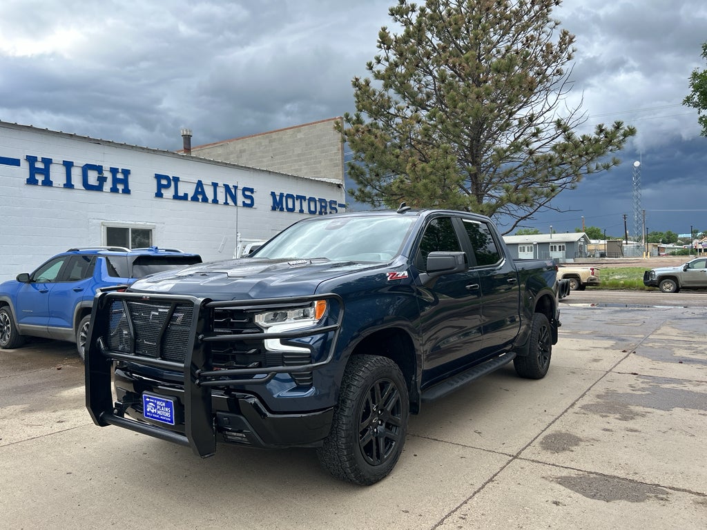 2022 Chevrolet Silverado 1500 LT Trail Boss in Northsky Blue Metallic — front three-quarter view